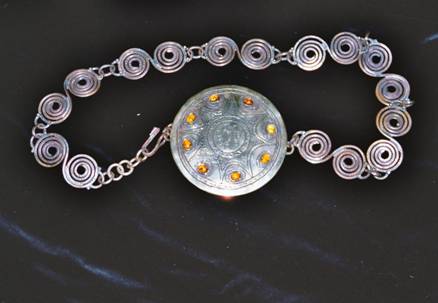 Bronzegürtel mit Messingscheibe